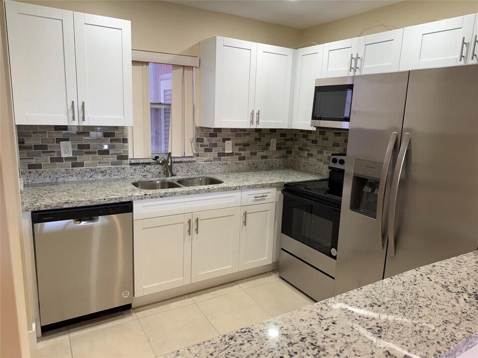 1450 N Riverside Dr in Pompano Beach, FL - Building Photo