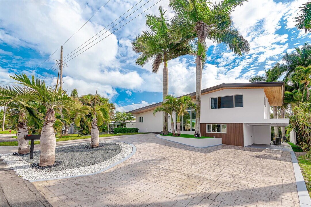 2436 Okeechobee Ln in Fort Lauderdale, FL - Building Photo