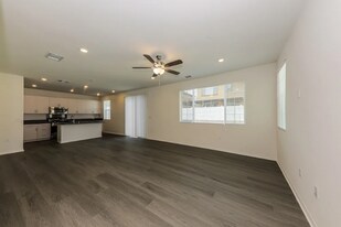 2452 Gunner Ridge Way in Rialto, CA - Building Photo