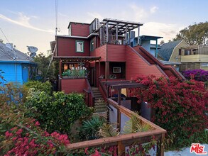 34 Park Ave in Los Angeles, CA - Building Photo - Building Photo