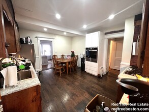 200 Commonwealth Ave, Unit 1 in Chestnut Hill, MA - Building Photo - Building Photo