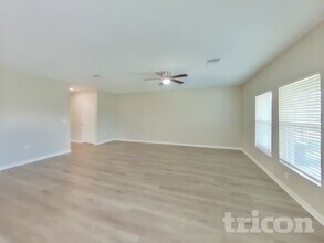 5475 Summer Sunset Dr in Apollo Beach, FL - Building Photo - Building Photo