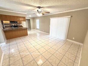 4037 Eastridge Dr in Valrico, FL - Building Photo - Building Photo