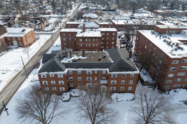 Van Avalon Crossing in Shaker Heights, OH - Building Photo - Building Photo