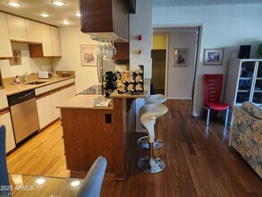 7557 N Dreamy Draw Dr in Phoenix, AZ - Building Photo - Building Photo