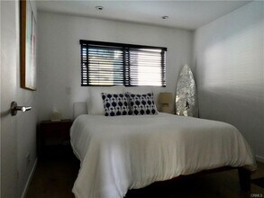 604 Poinsettia Ave in Newport Beach, CA - Building Photo - Building Photo