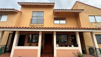 2740 W 62nd St in Hialeah, FL - Building Photo
