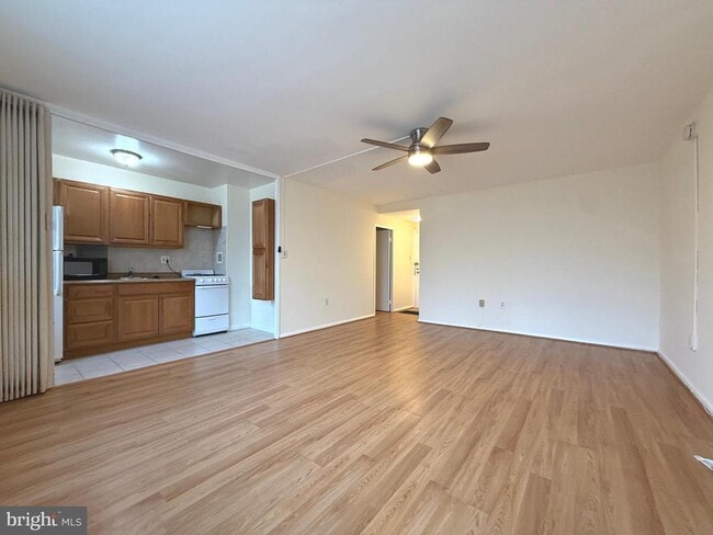 4100 W St NW in Washington, DC - Foto de edificio - Building Photo