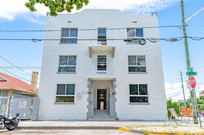 676 SW 2nd St in Miami, FL - Building Photo - Building Photo