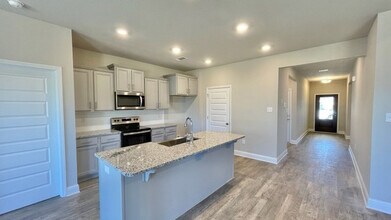401 Sturnidae Cv in Ocean Springs, MS - Building Photo - Building Photo