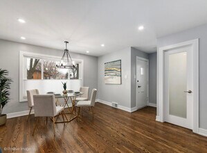 7225 E Prairie Rd in Lincolnwood, IL - Foto de edificio - Building Photo