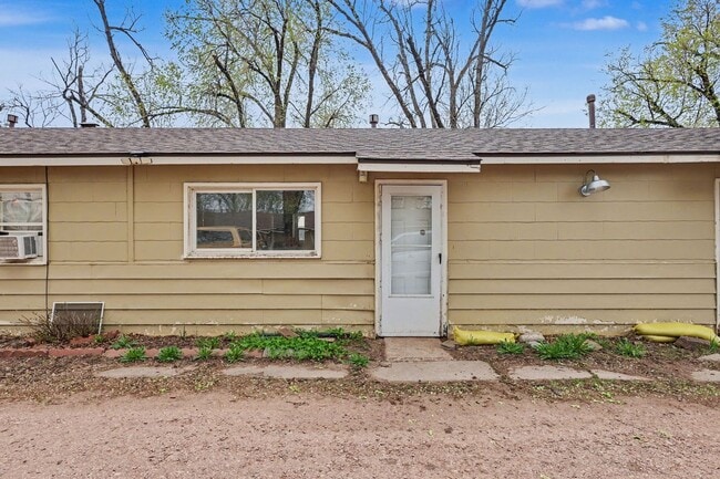 207 N Santa Fe Ave in Fountain, CO - Foto de edificio - Building Photo