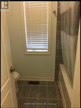 3052 Max Khan Blvd in Oakville, ON - Building Photo - Building Photo