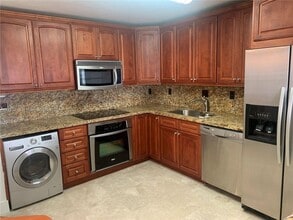 1901 Brickell Ave in Miami, FL - Building Photo - Building Photo