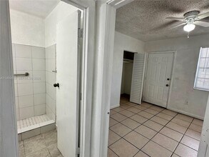 2987 NW 46th St in Miami, FL - Building Photo - Building Photo