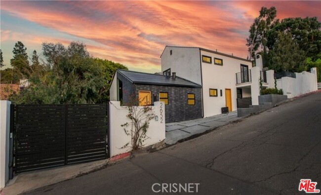 2650 Lisco Pl in Los Angeles, CA - Foto de edificio - Building Photo