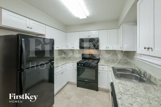 400 Lone Oak Dr in Senoia, GA - Foto de edificio - Building Photo