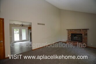 8503 Sarah Ln in Pleasant Valley, MO - Building Photo - Building Photo