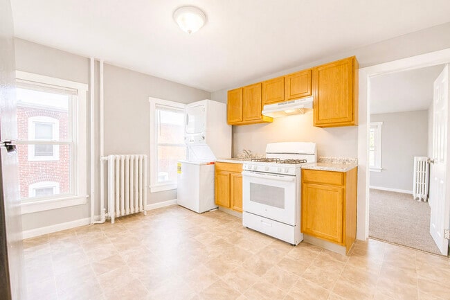 53 E Hancock St