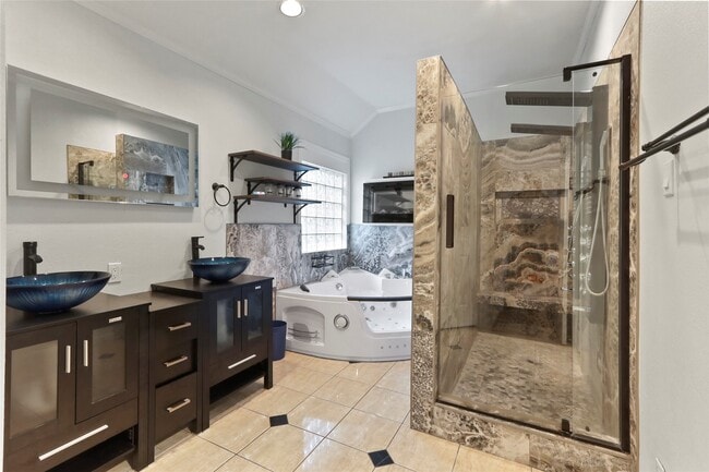 property at 1813 Oakwood Dr E