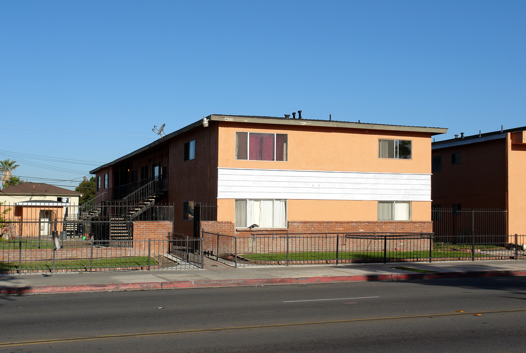 822 S Raitt St in Santa Ana, CA - Building Photo