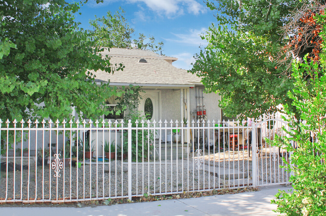 7423 Haskell Ave in Van Nuys, CA - Building Photo