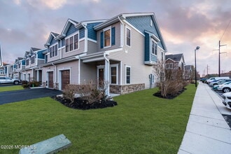 52 Rockingham Way in Manchester Township, NJ - Building Photo - Building Photo