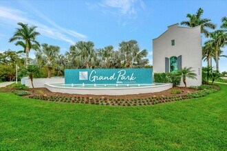 10182 Crystal Isles Cir in Sarasota, FL - Building Photo - Building Photo