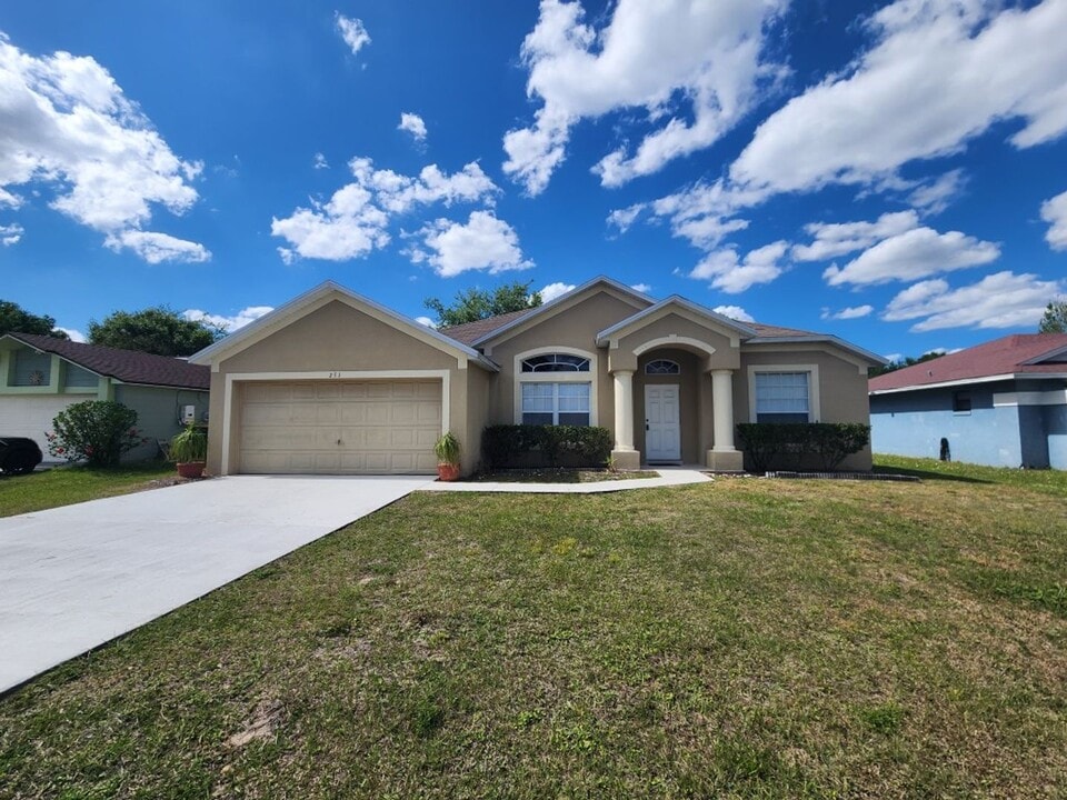 251 Magellan Dr in Kissimmee, FL - Building Photo