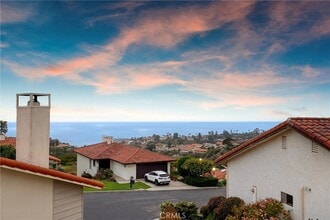 25 Ocean Crest Ct in Rancho Palos Verdes, CA - Building Photo - Building Photo
