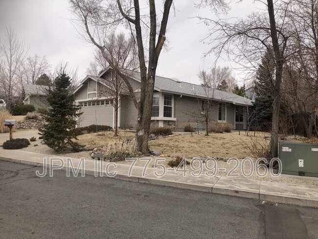 6547 Fall River Cir in Reno, NV - Building Photo - Building Photo