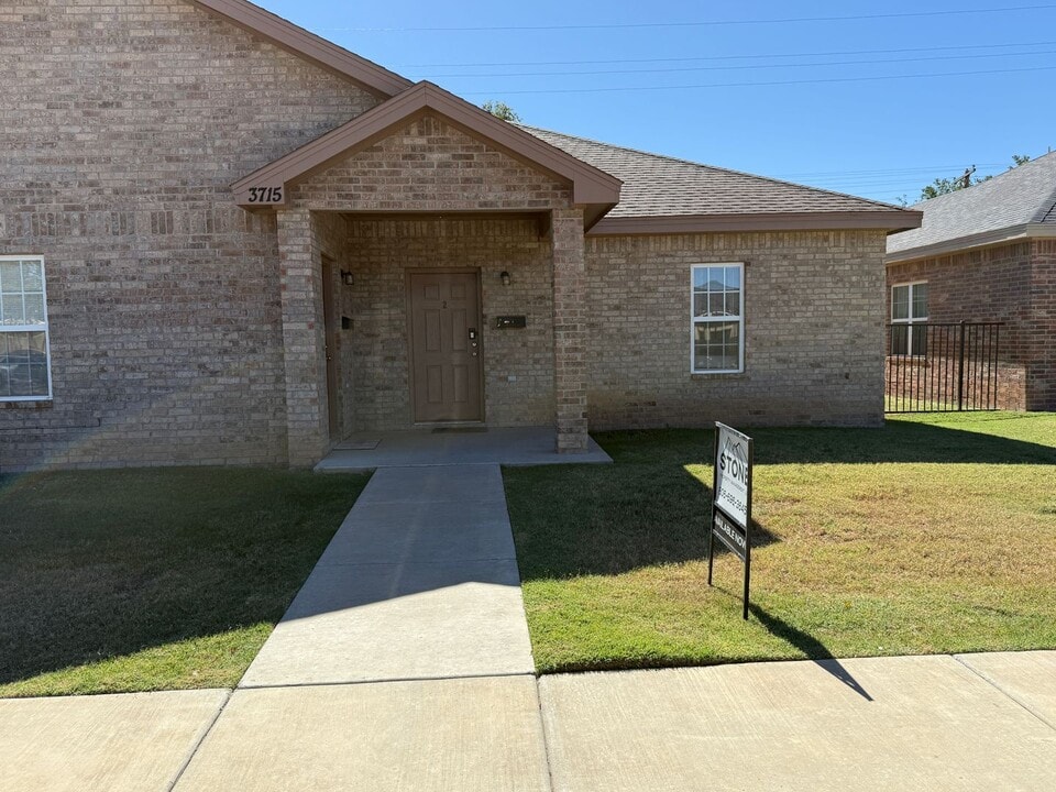 3715 22nd Pl in Lubbock, TX - Building Photo