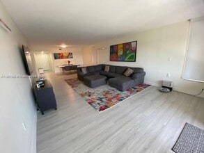 804 Cypress Blvd in Pompano Beach, FL - Building Photo - Building Photo