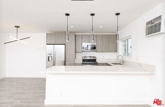 1261 Laurel Ave in West Hollywood, CA - Building Photo - Building Photo