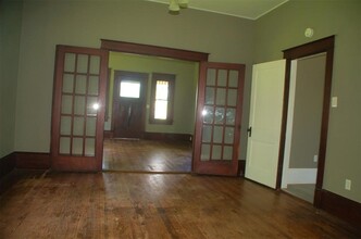7005 Commerce St in Wallis, TX - Building Photo - Building Photo
