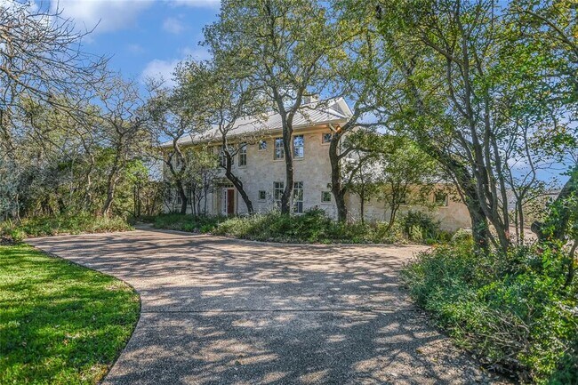 property at 1 Hedge Ln