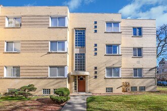 2046 E 72nd Pl in Chicago, IL - Building Photo - Building Photo