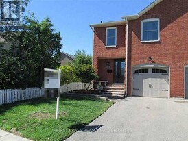 2222 Munn's Ave in Oakville, ON - Building Photo