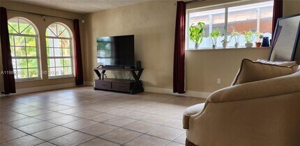 880 E 26th St in Hialeah, FL - Building Photo - Building Photo