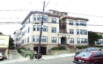 1930 E 27th St in Oakland, CA - Foto de edificio - Building Photo