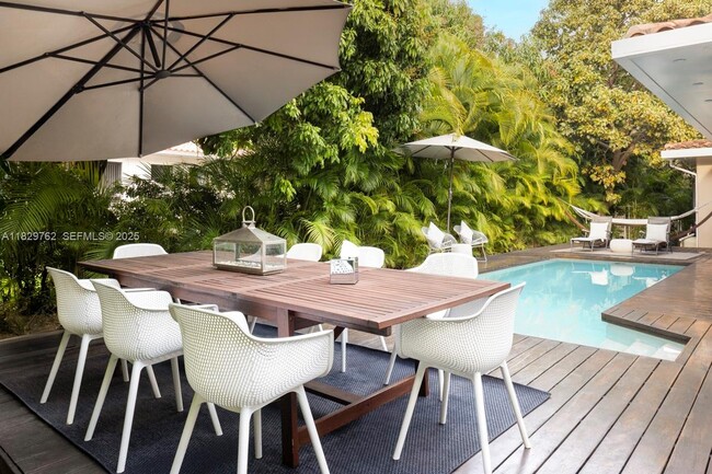 1535 Robbia Ave in Coral Gables, FL - Building Photo - Building Photo