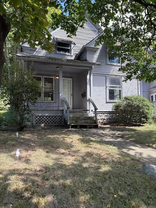 419 Noah Ave in Akron, OH - Building Photo