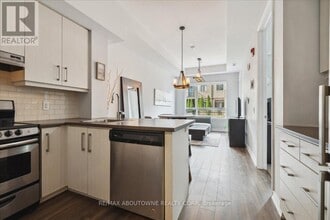 40 Esplanade Ln in Grimsby, ON - Building Photo - Building Photo