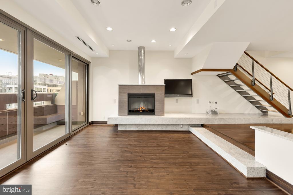 2501 M St NW in Washington, DC - Building Photo