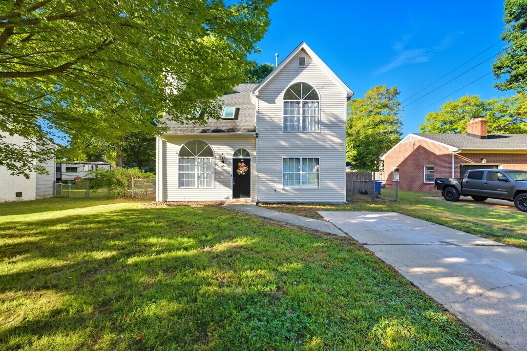 60 Morrison Ave in Newport News, VA - Building Photo
