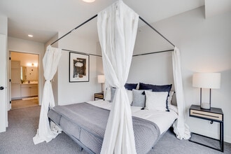 The Lorient in Edina, MN - Foto de edificio - Building Photo