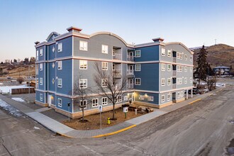 209 2nd Ave W in Cochrane, AB - Building Photo - Building Photo