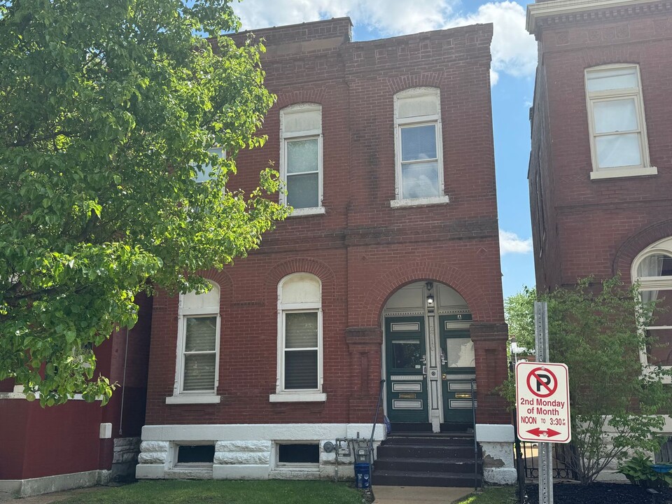 2710 Armand Pl in St. Louis, MO - Building Photo