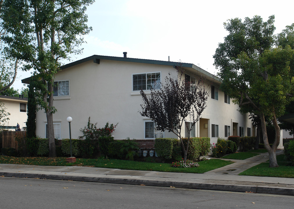 255 S McCoy Rd in Orange, CA - Building Photo