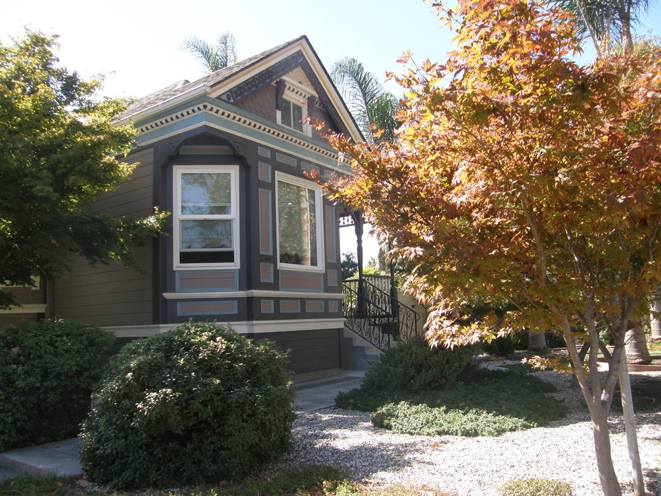 San Leandro Triplex in San Leandro, CA - Building Photo